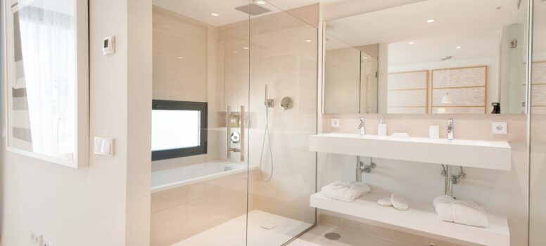 Master_Bathroom-Higueron-west.-scaled