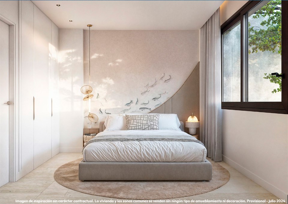 Slaapkamer met veel natuurlijk licht