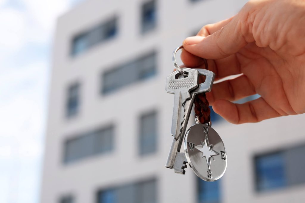 Investing Spanish property: Complete guide to buying property spain - maximize returns, minimize risk