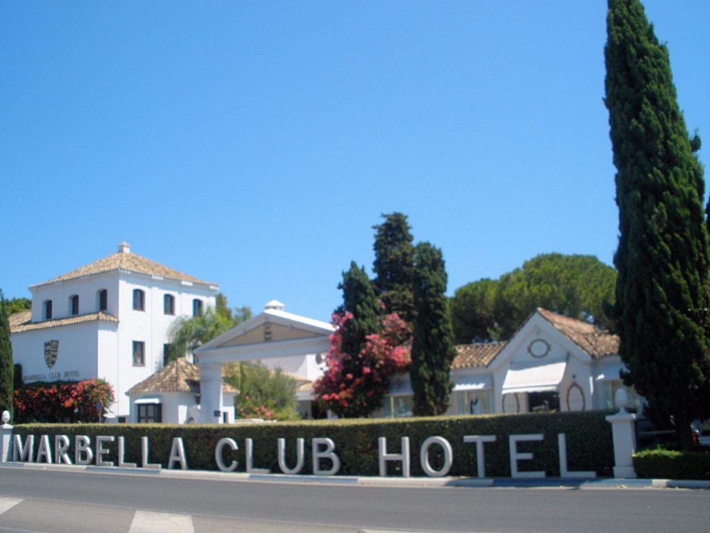 Marbella Milla de Oro, Marbella Club Hotel 1 - Zarateman, CC0, via Wikimedia Commons