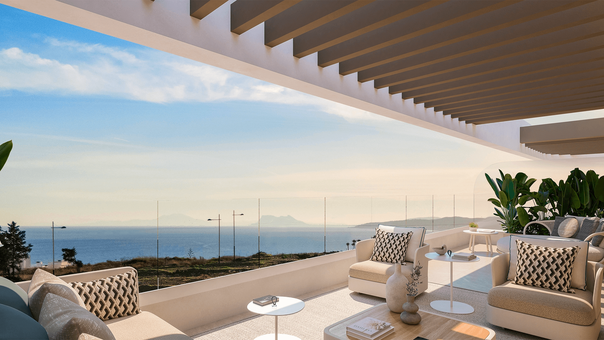 Terras bij zonsondergang met uitzicht op zee en de kust van Afrika