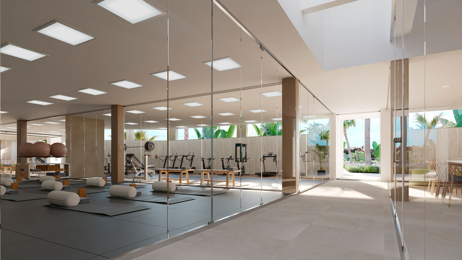 Moderne fitnessruimte met glazen gevel