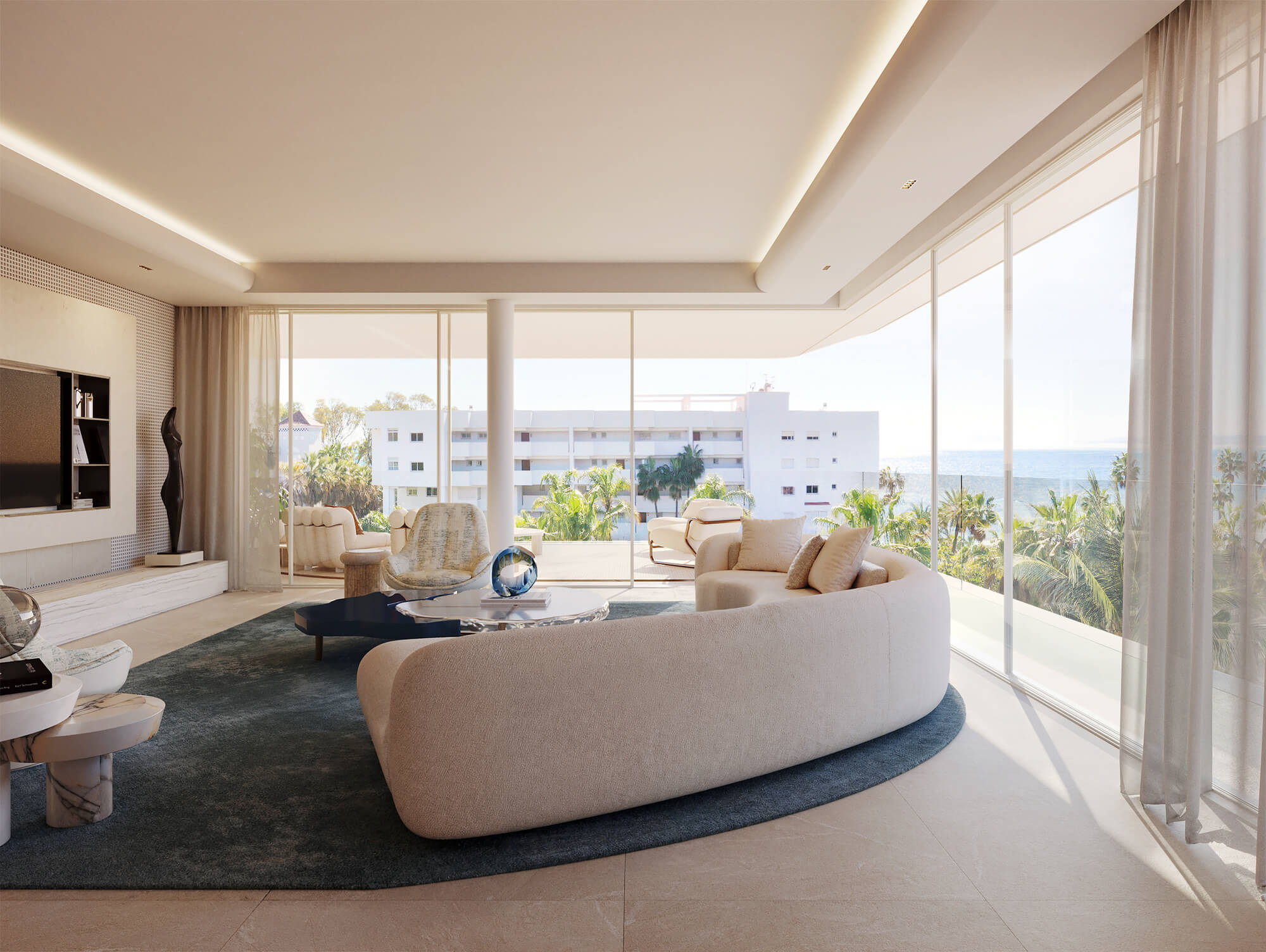 Woonkamer met panoramisch zeezicht